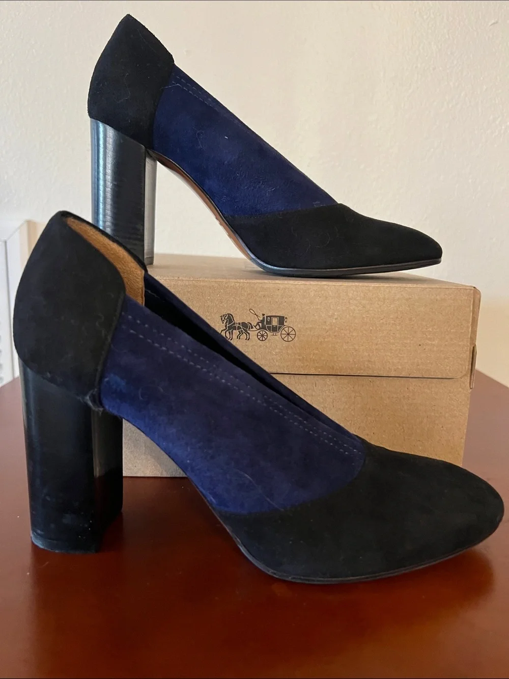 Aquatalia black and blue Italian stretch suede pumps (rare) size 6